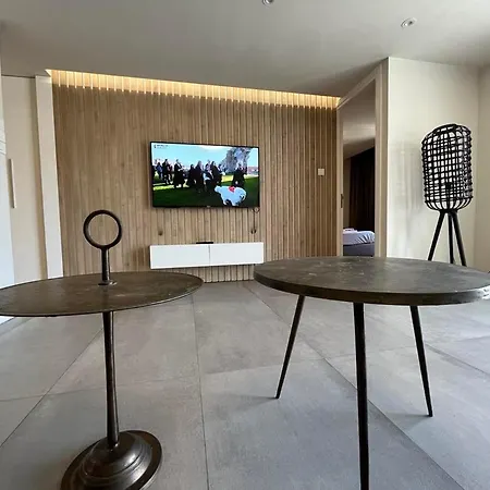 Business - Araouzou By Platform 357