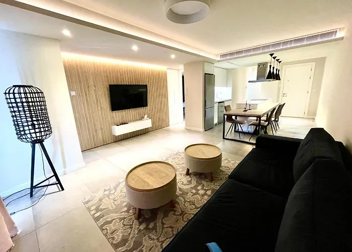 Business - Araouzou By Platform 357