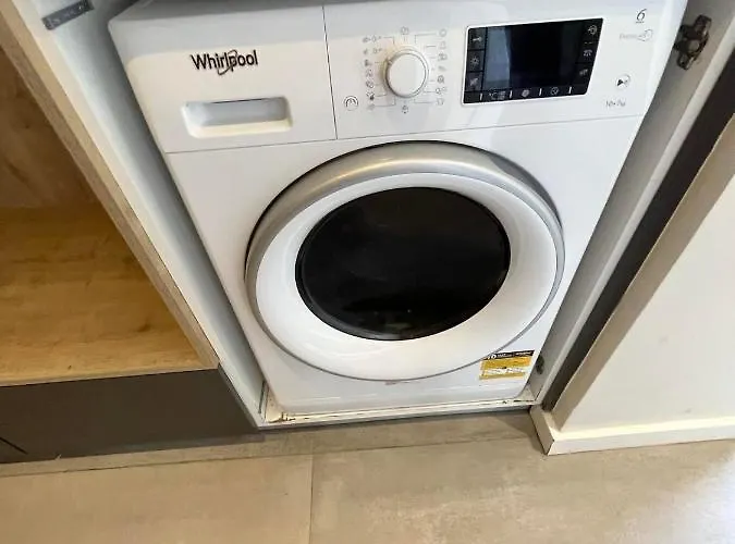 Business - Araouzou By Platform 357 * Nicosia