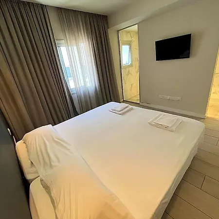 Business - Araouzou By Platform 357